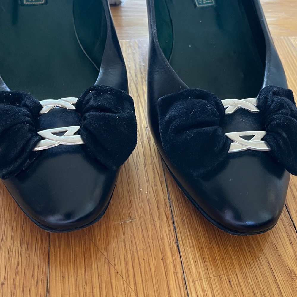 Gucci Black Leather Pumps with Bow Accent Perfect Vintage Condition - Picture 3 of 11
